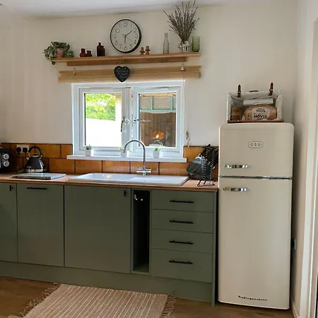 Garden Retreat Wales Apartment Llandowror Exterior photo